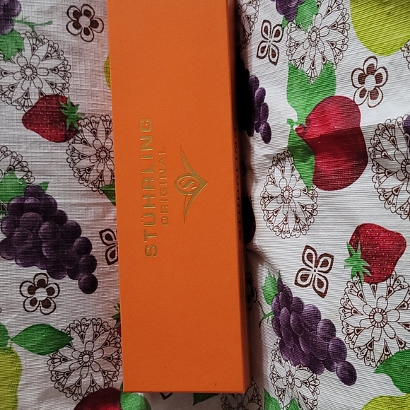 LADIES  WATCH - Picture 2 of 4